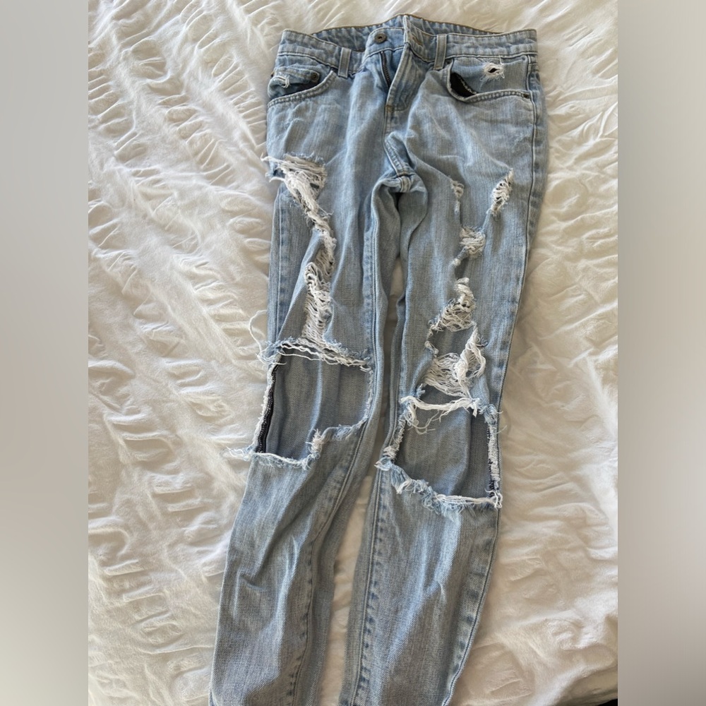 Carmar size 25 blue ripped jeans